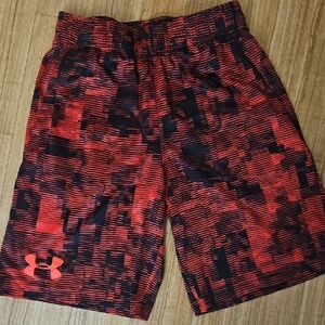 Boys Red/Black Checkered Under Armour Basketball Shorts Size Medium